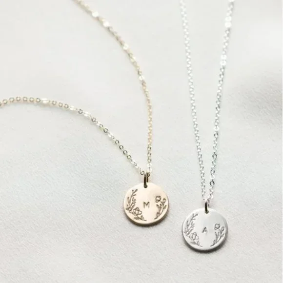 Floral Letter Q Initial Dainty Circle Disc Engraved Pretty Gift Trendy Necklace - Picture 11 of 16